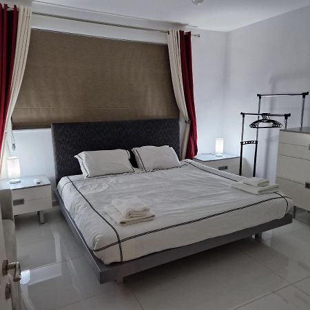 Town Pent House Appartement Luqa Buitenkant foto