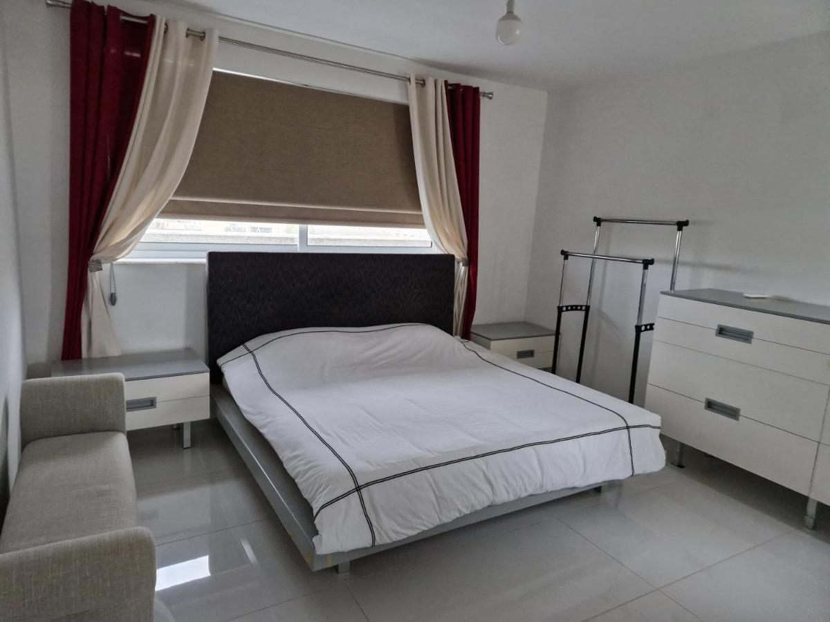 Town Pent House Appartement Luqa Buitenkant foto