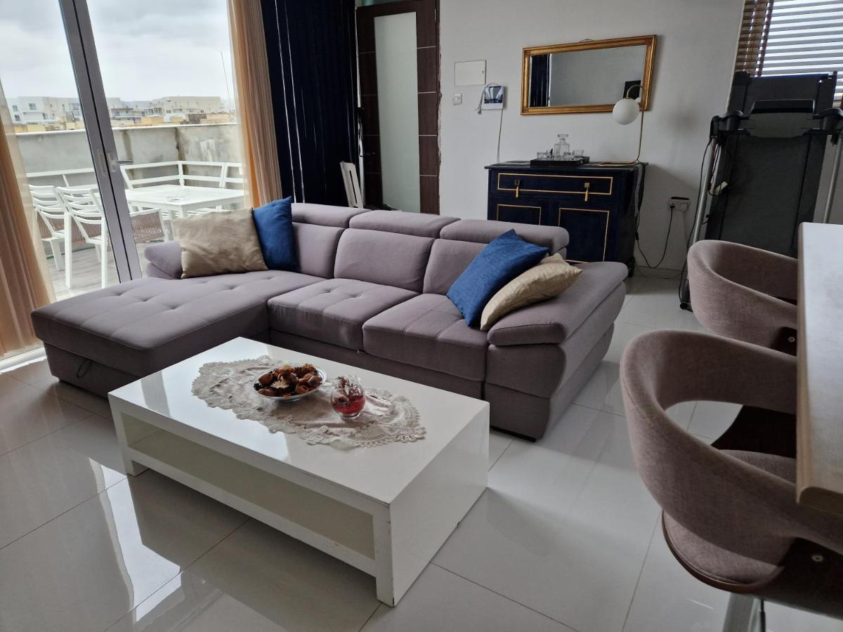 Town Pent House Appartement Luqa Buitenkant foto