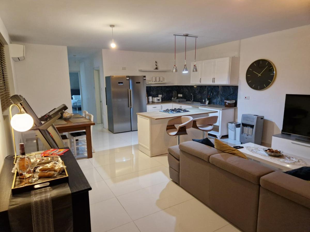 Town Pent House Appartement Luqa Buitenkant foto