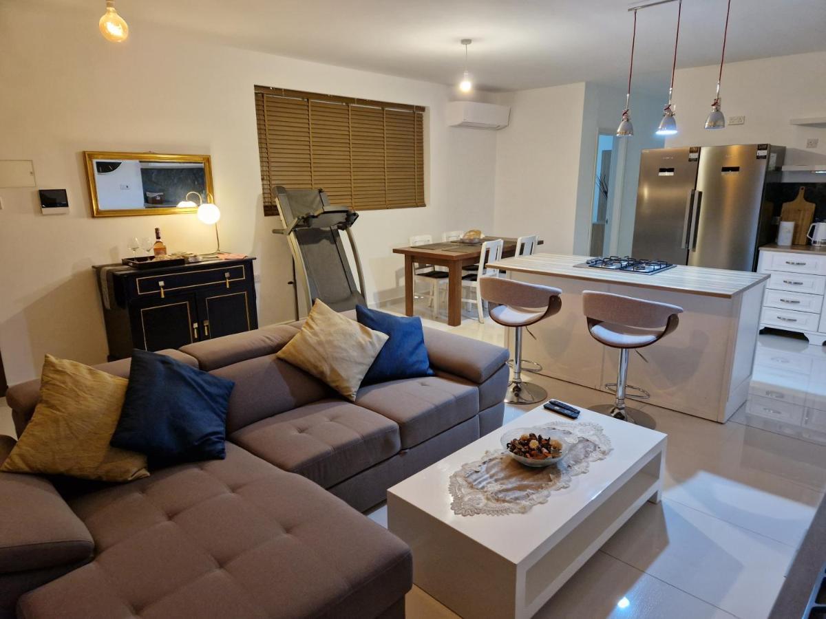Town Pent House Appartement Luqa Buitenkant foto
