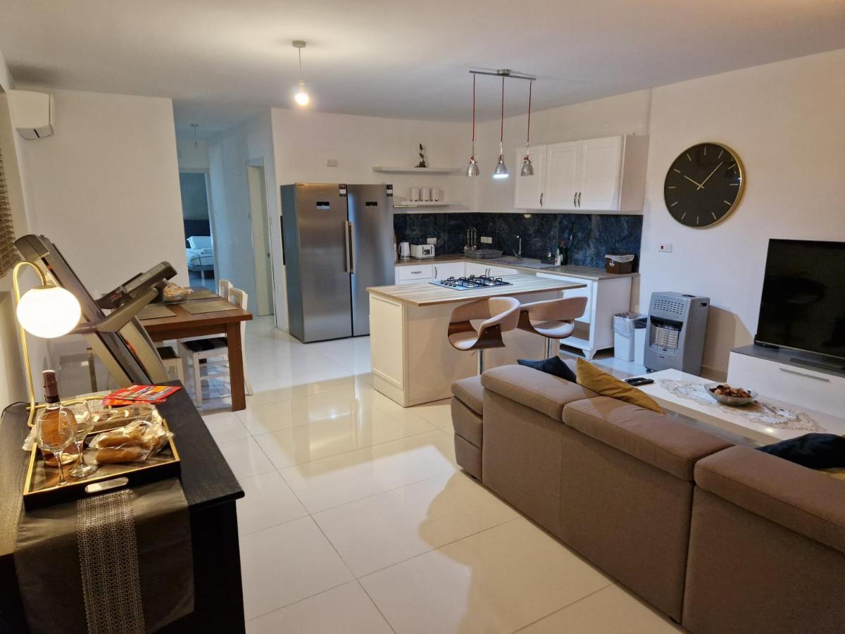 Town Pent House Appartement Luqa Buitenkant foto