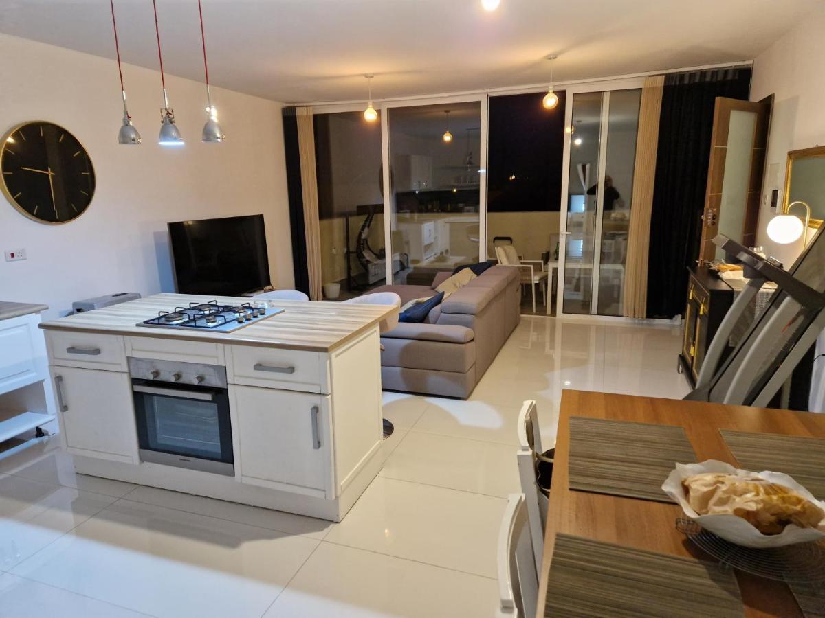 Town Pent House Appartement Luqa Buitenkant foto