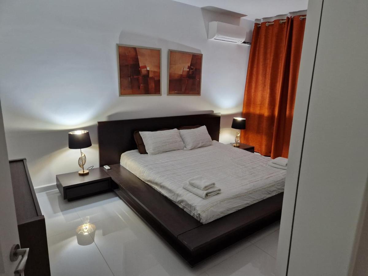 Town Pent House Appartement Luqa Buitenkant foto