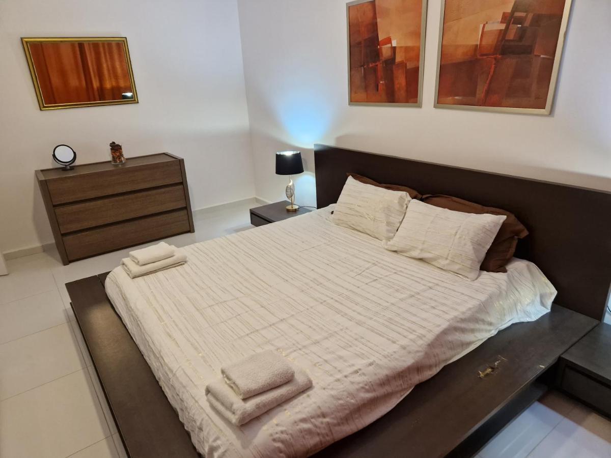 Town Pent House Appartement Luqa Buitenkant foto