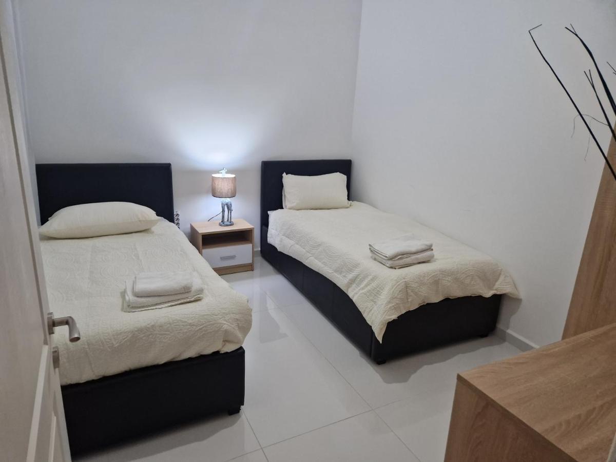 Town Pent House Appartement Luqa Buitenkant foto